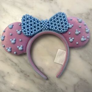 Disneyland Minnie Mouse ears headband.